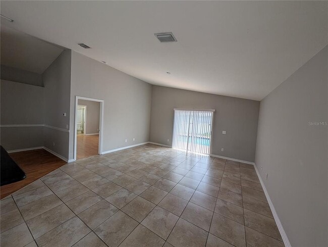 Building Photo - 913 Stallion Way