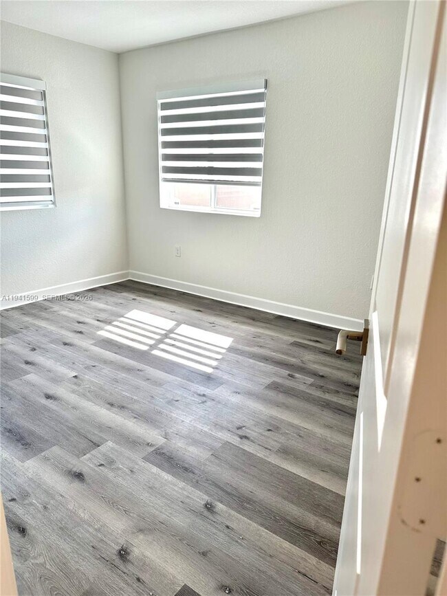 Building Photo - 2418 SE 10th St