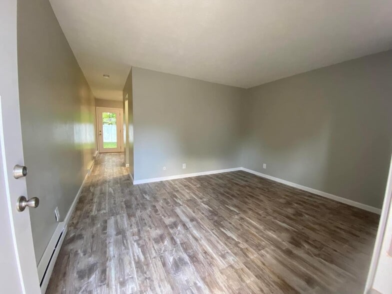 Building Photo - 307 Forest Ln
