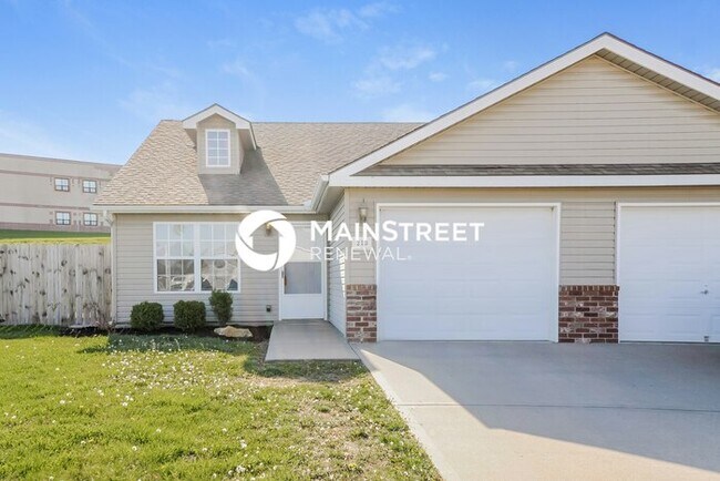 Primary Photo - 213 Palmer Ct