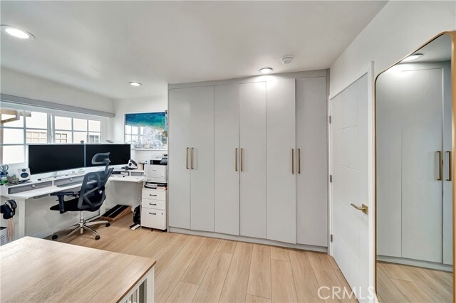 Building Photo - 14727 Magnolia Blvd