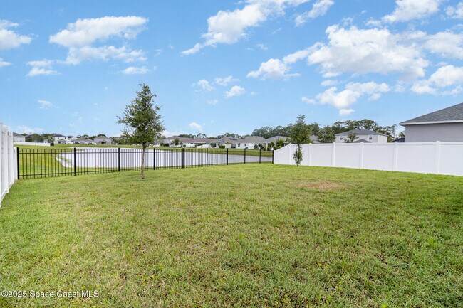 Building Photo - 1043 Corbin Cir SW