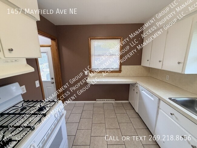 Building Photo - 1457 Mayfield Ave NE
