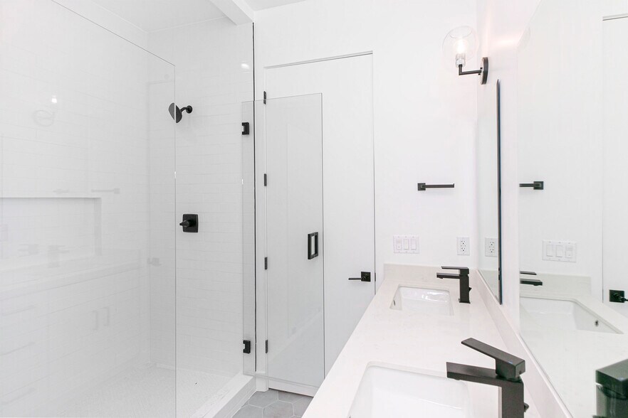 Building Photo - 10851 1/2 Otsego St