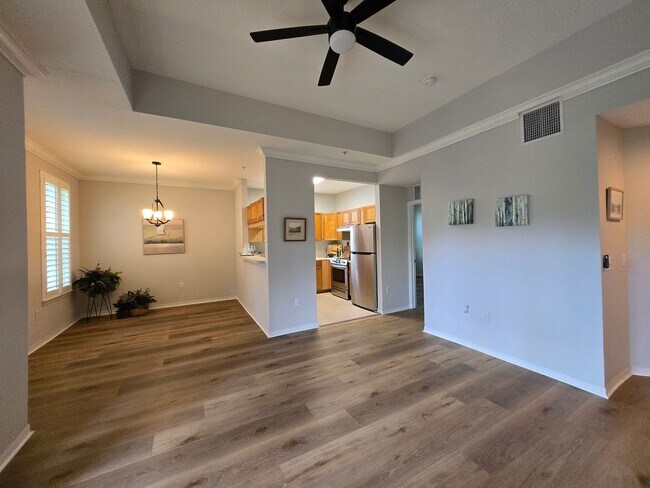 Building Photo - 3rd FL 2/2 Condo Charleston Place