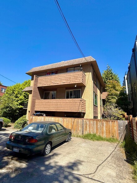 Building Photo - 2611 44th Ave SW