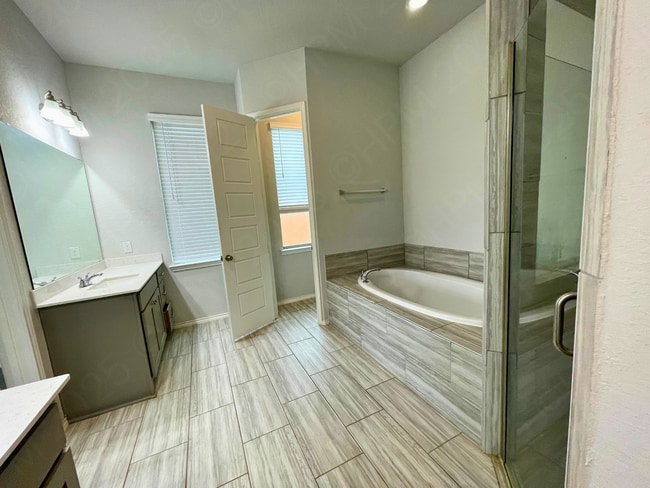 Building Photo - Spacious 4 Bedroom Brand New Home with 3 Car Garage in Seguin