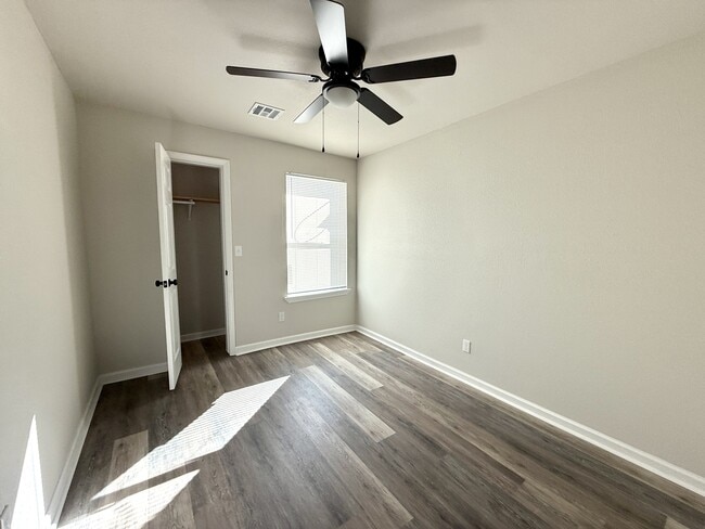 Building Photo - 312 M St NE