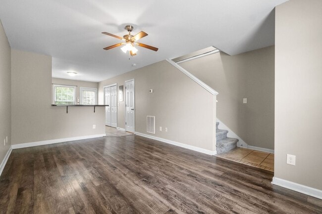 Building Photo - 2 Bedroom 1.5 Bathroom Townhome!!!
