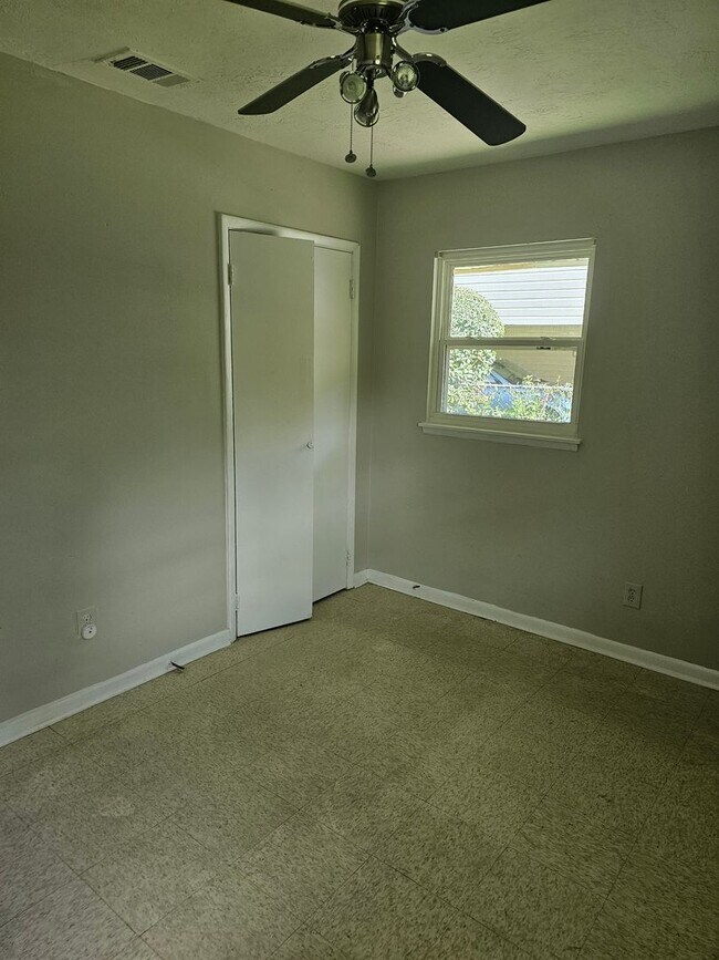 Building Photo - 4 Sided Brick 3 BR Home