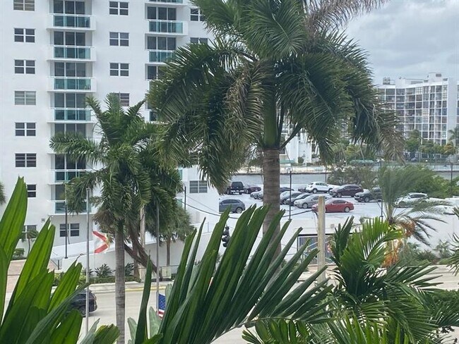 Building Photo - 3001 S Ocean Dr