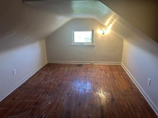 Building Photo - 3 bed/ 1 bath House for rent Clairton, PA