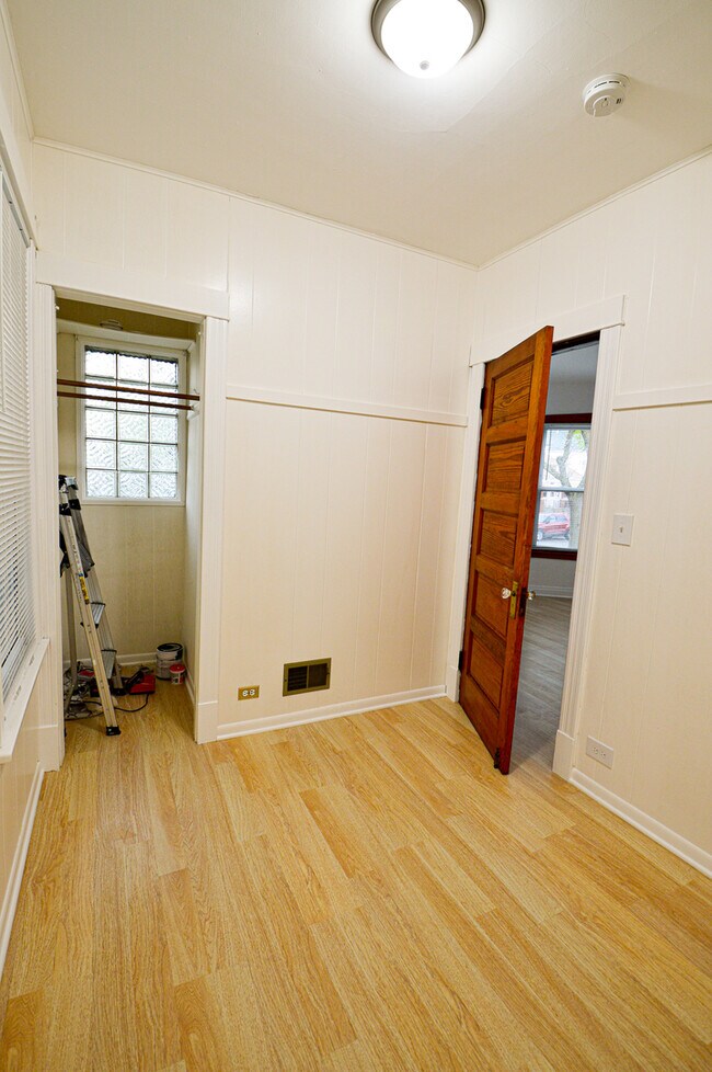 Building Photo - 3432 N Avers Ave