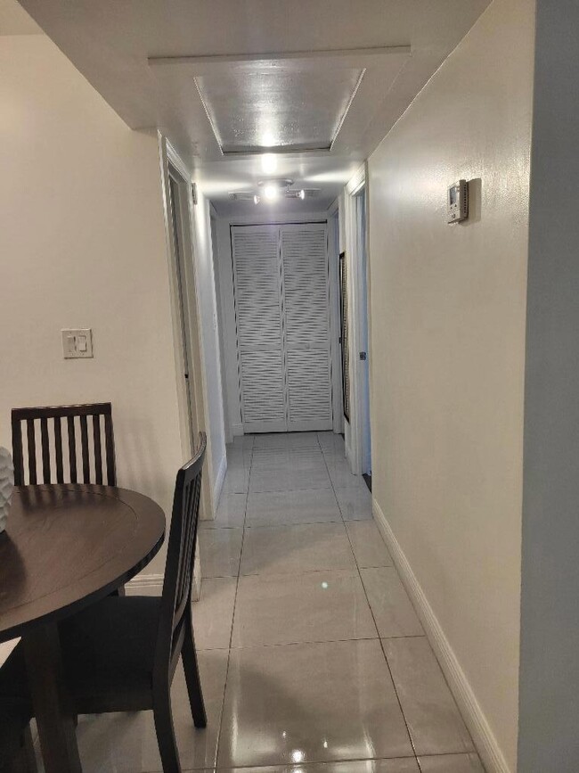 Building Photo - 550 Bayshore Dr