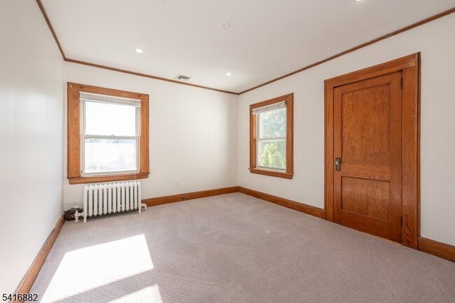 Building Photo - 176 Grove Ave