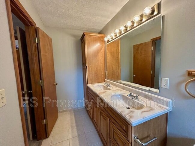 Building Photo - 5834 Blackley Ln