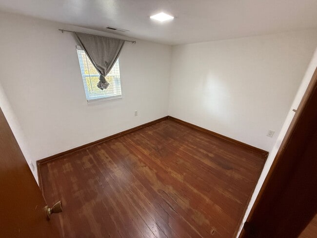 Building Photo - 320 Carter Ave