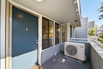 Building Photo - 906 La Barbera Dr