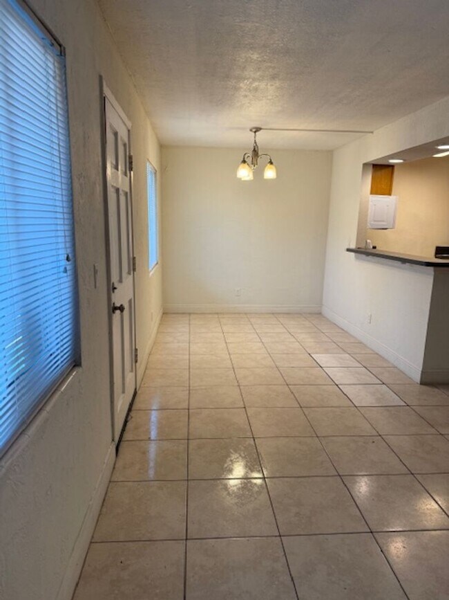 Building Photo - Ground floor 2 bedroom condo