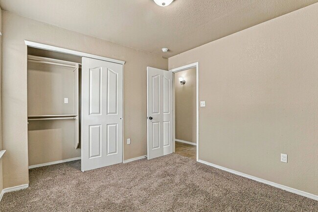 Building Photo - 14352 S Cave Ave
