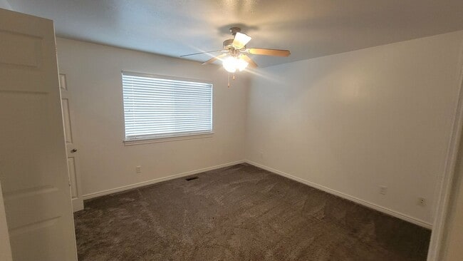 Building Photo - Townhome in Fantastic Springville Location