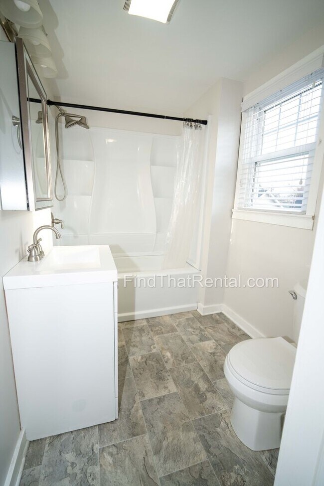 Building Photo - 805 Hamilton St