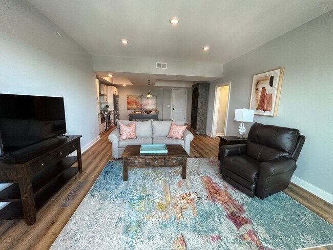 Building Photo - Two bedroom end unit condo with stunning d...