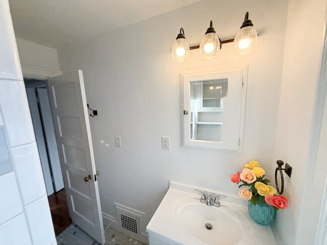 Building Photo - 3919 Beech St