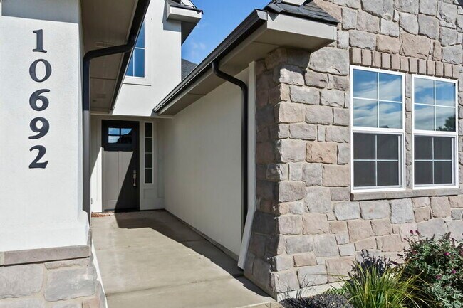 Building Photo - 10692 W Bell Fountain Dr