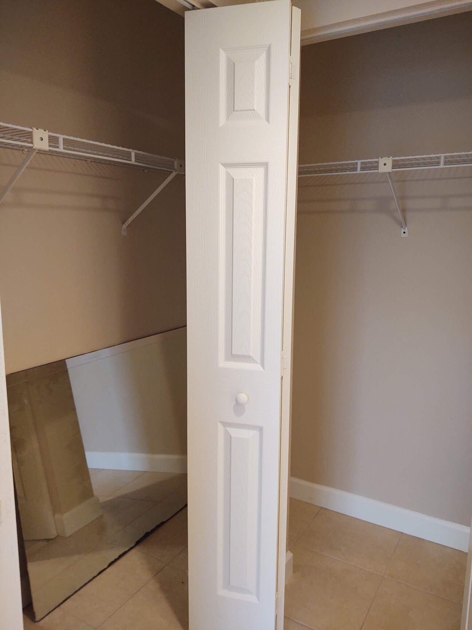 Building Photo - 1524 SE Royal Green Cir