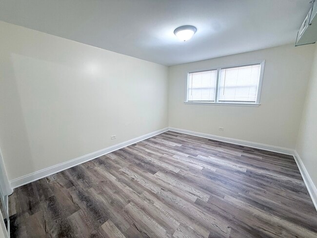 Building Photo - 11137 S Emerald Ave