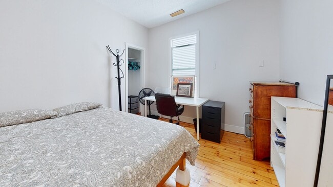 Building Photo - 6 Bedroom Apartment in Science Hill, close to downtown! (Laundry In Unit)