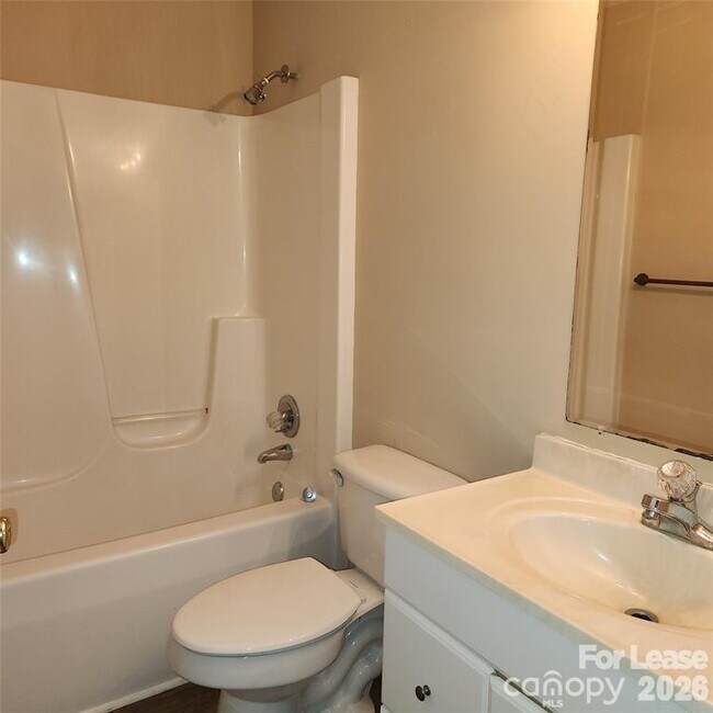 Building Photo - 208 Chuckwood Rd