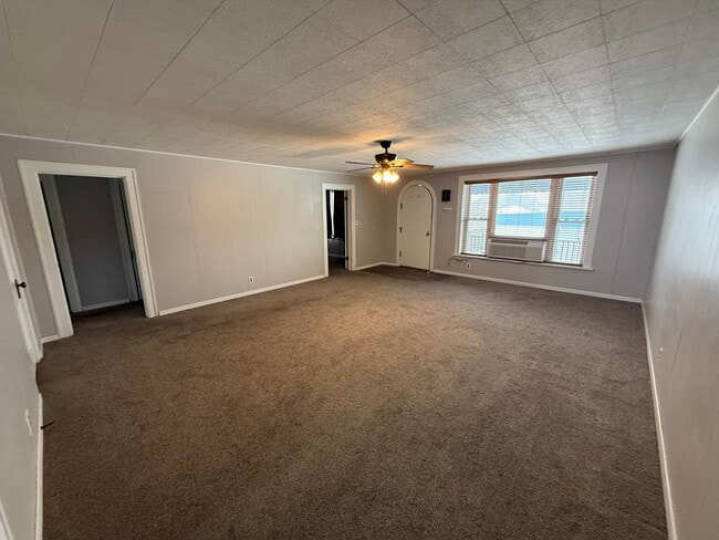 Building Photo - 119/121 W Kemp