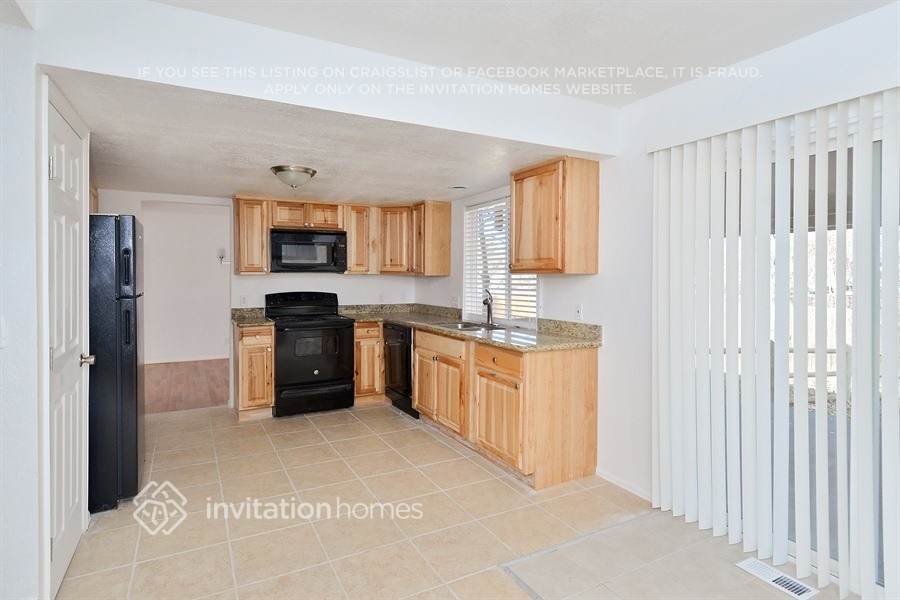 Building Photo - 3679 S Helena Way