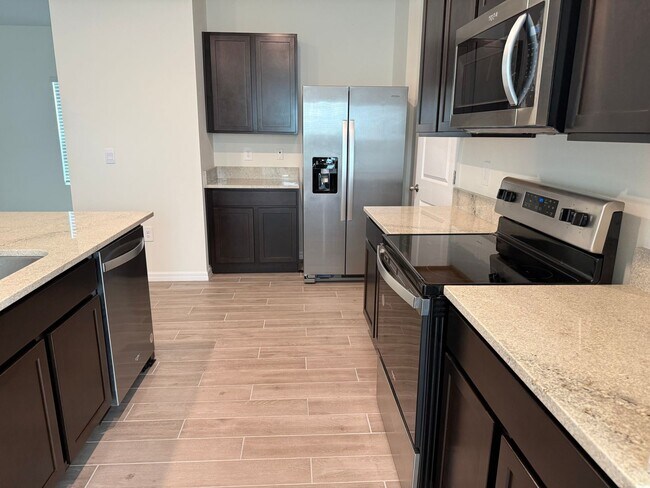 Building Photo - 5124 SW 48th Ln