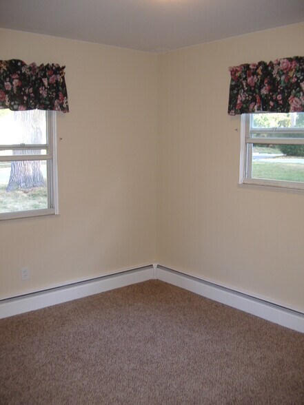 Building Photo - 717 6th Ave