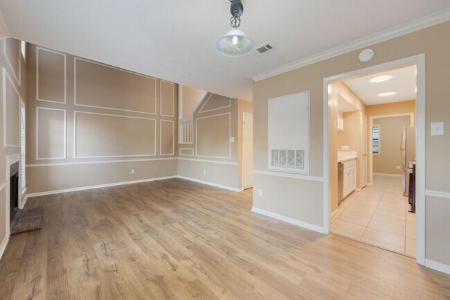 Building Photo - 2533 Cross Timbers Dr