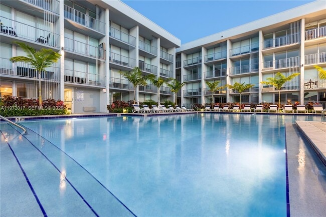 Building Photo - 1950 W 49th St