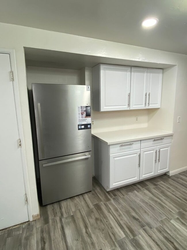 Building Photo - Updated 5 bedroom 3 bathroom house w/ HUGE YARD