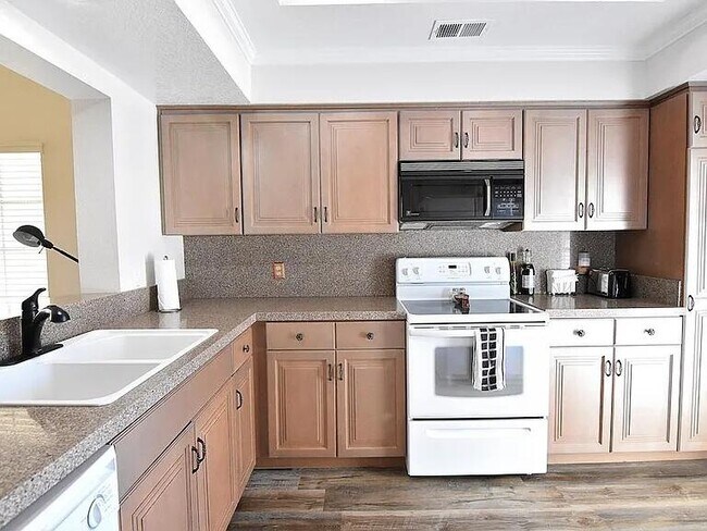 Building Photo - 210 Desert Falls Dr E