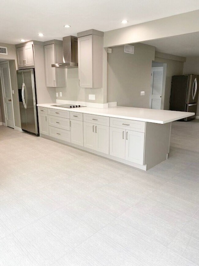 Building Photo - GREAT 3 Bedroom 2.5 Bath in Paradise Valley!