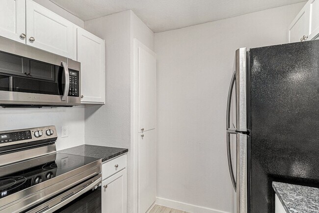 Building Photo - 1900 Bay Area Blvd
