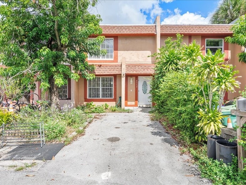 Primary Photo - 2759 NW 198th Ter