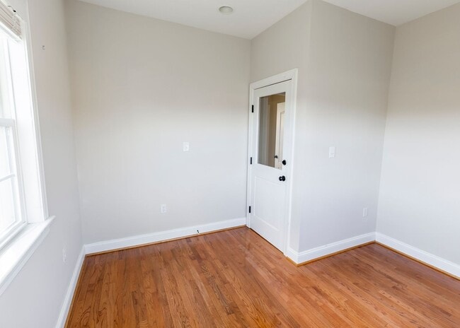 Building Photo - 5 bedroom home