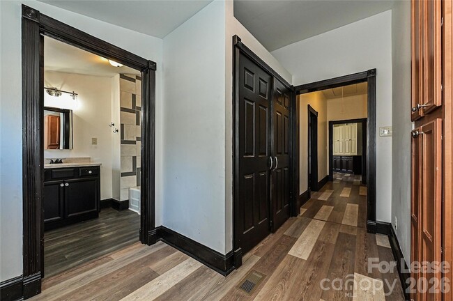 Building Photo - 1204 S Salisbury Ave