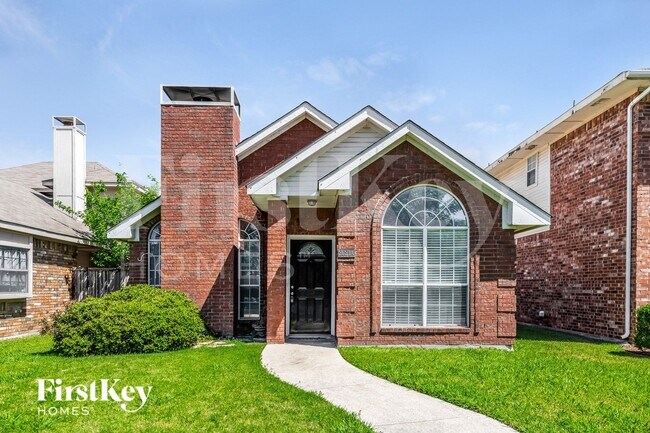 Building Photo - 2021 Greenview Dr