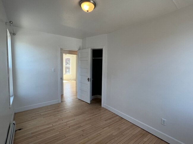 Building Photo - AVAILABLE JUNE - 4 Bed 1.5 Bath Home in Superior