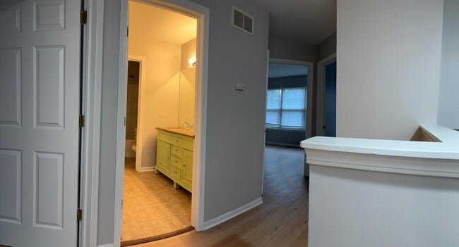 Building Photo - 3381 Kentshire Cir