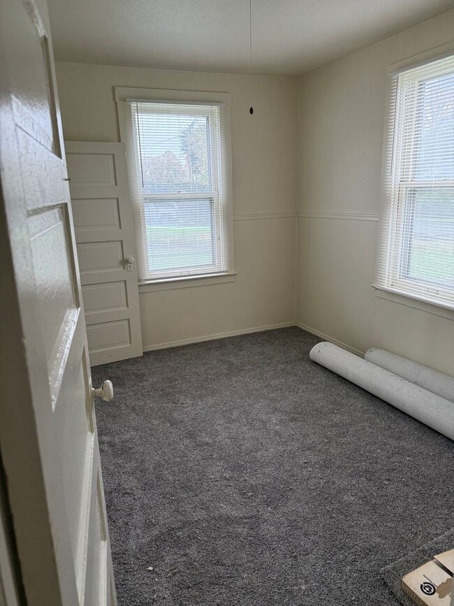 Building Photo - Cute 3 bed house, Great price!